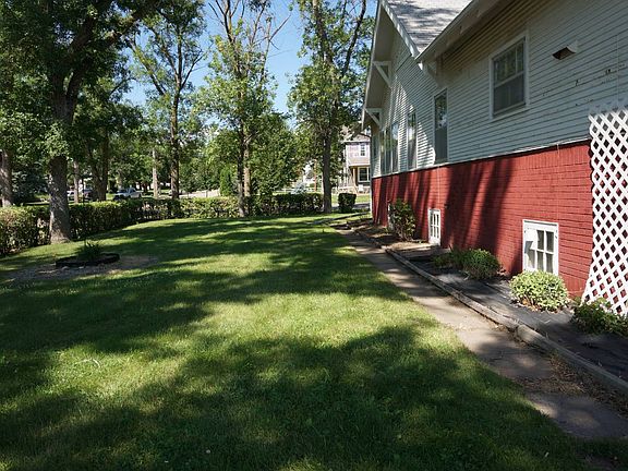 3rd image of 203 6th Ave E