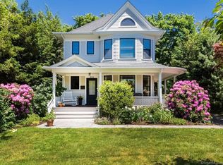 604 Stratfield Rd, Fairfield, CT 06825