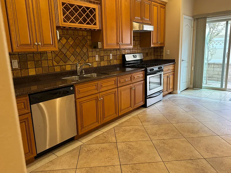 88 N Roosevelt Ave #4 — Photo 6
