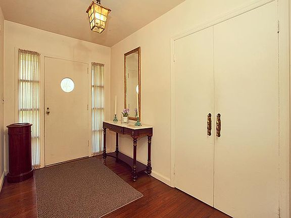 Modern Ranch in great location.