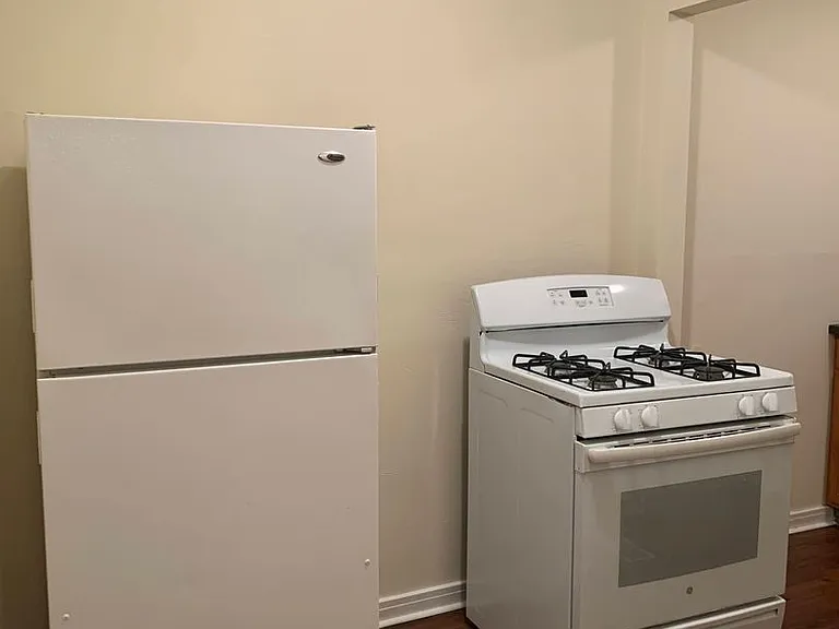 Beautiful One Bedroom in Swissvale!! — Photo 21