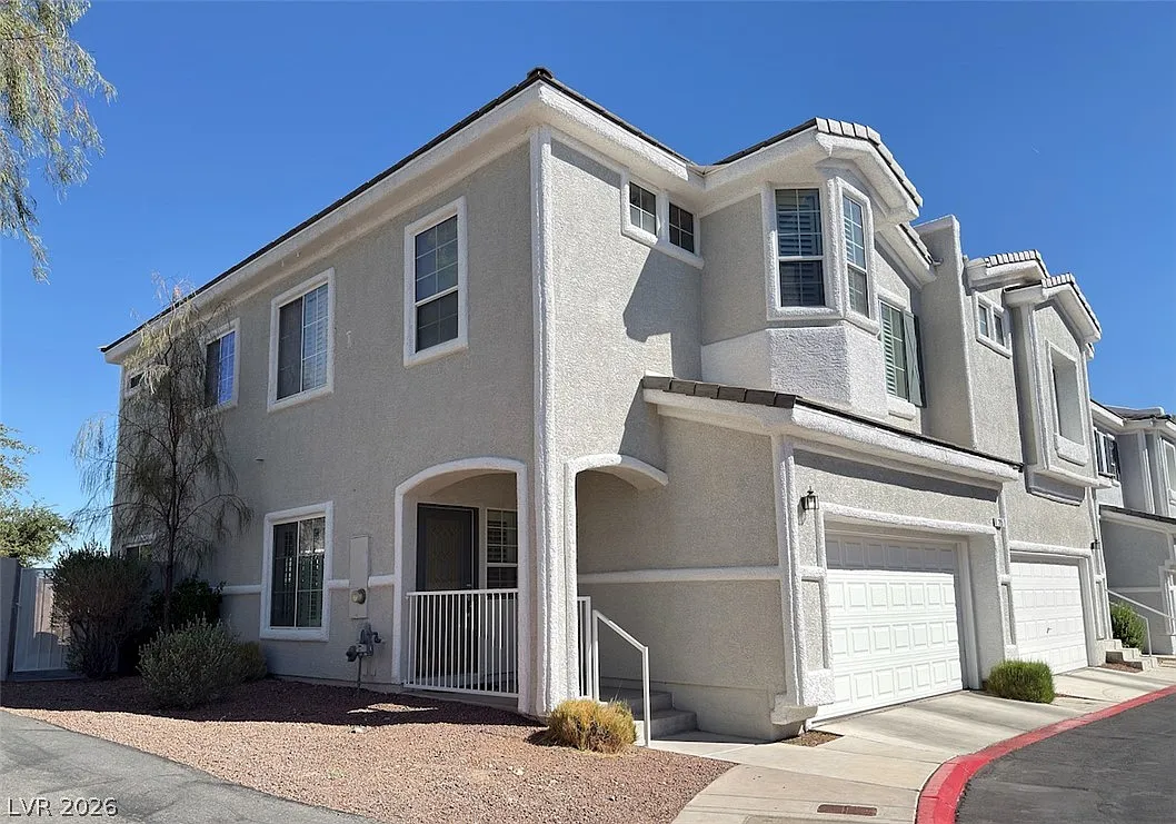 3 bed, 2.5 bath, 1769 sqft, $2,170 — Photo 2