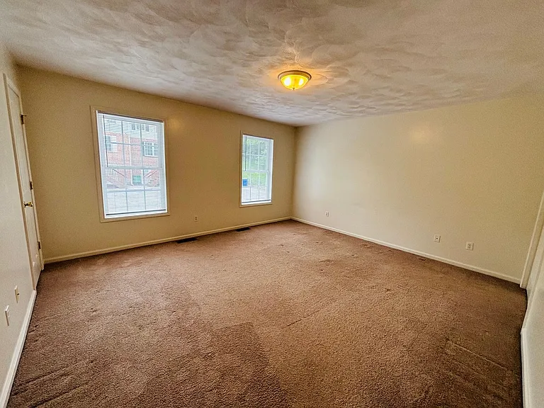 765 E Main St — Photo 5