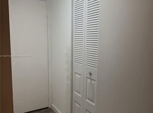 20301 W Country Club Dr APT 821, Aventura, FL