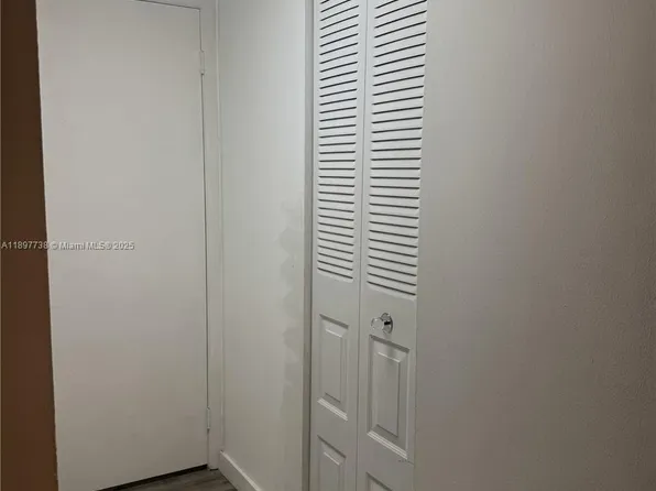 20301 W Country Club Dr APT 821, Aventura, FL 33180