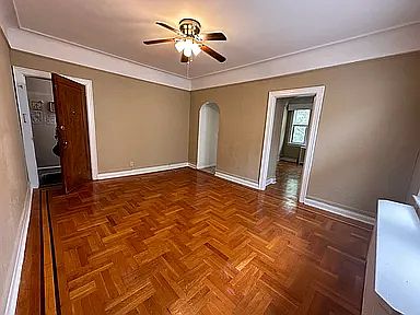 4th image of 2036 Colonial Ave #2F