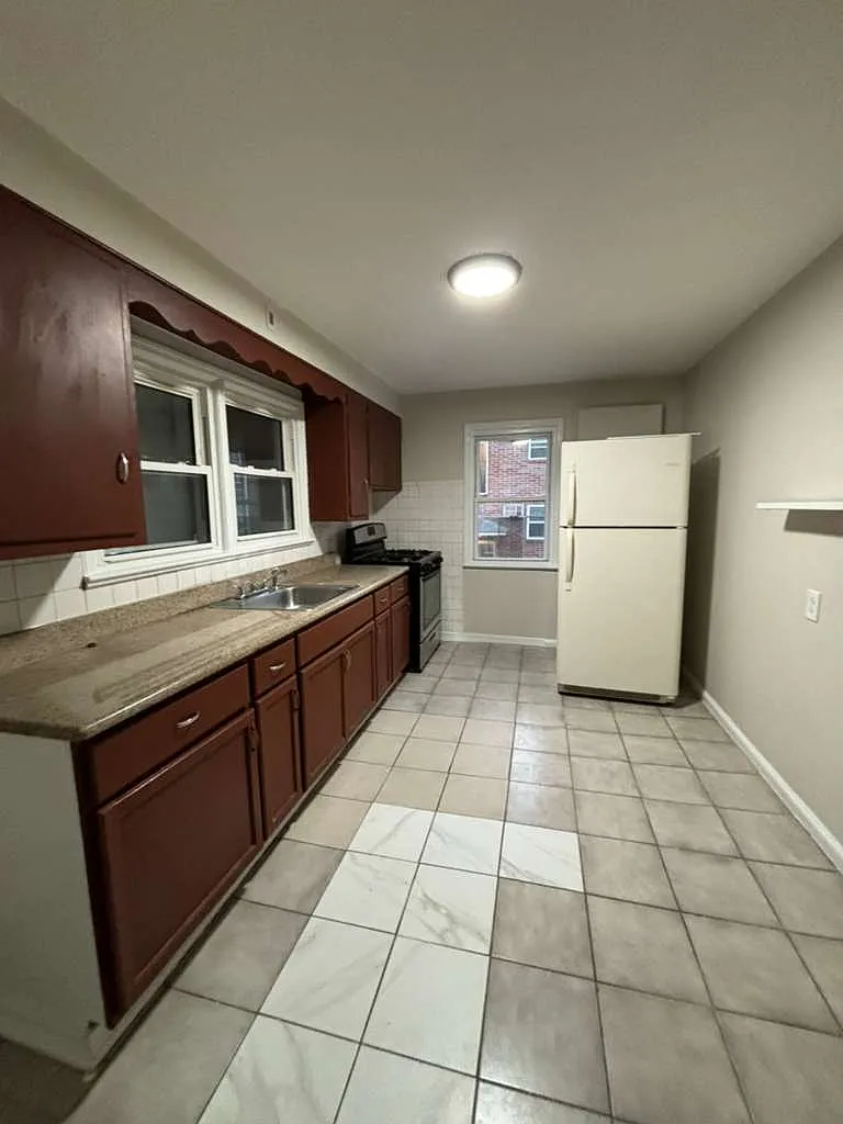 2 bed, 800 sqft, $1,750 — Photo 1