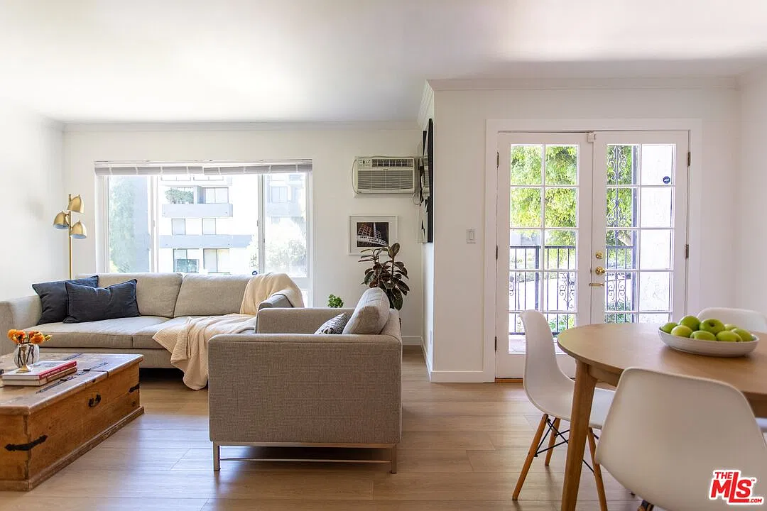 1222 N Olive Dr — Photo 1