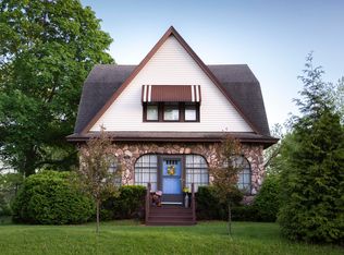 355 Hill St, Hartland, WI