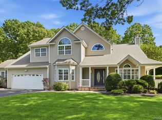 10 Cayla Ln, Port Jefferson Station, NY 11776
