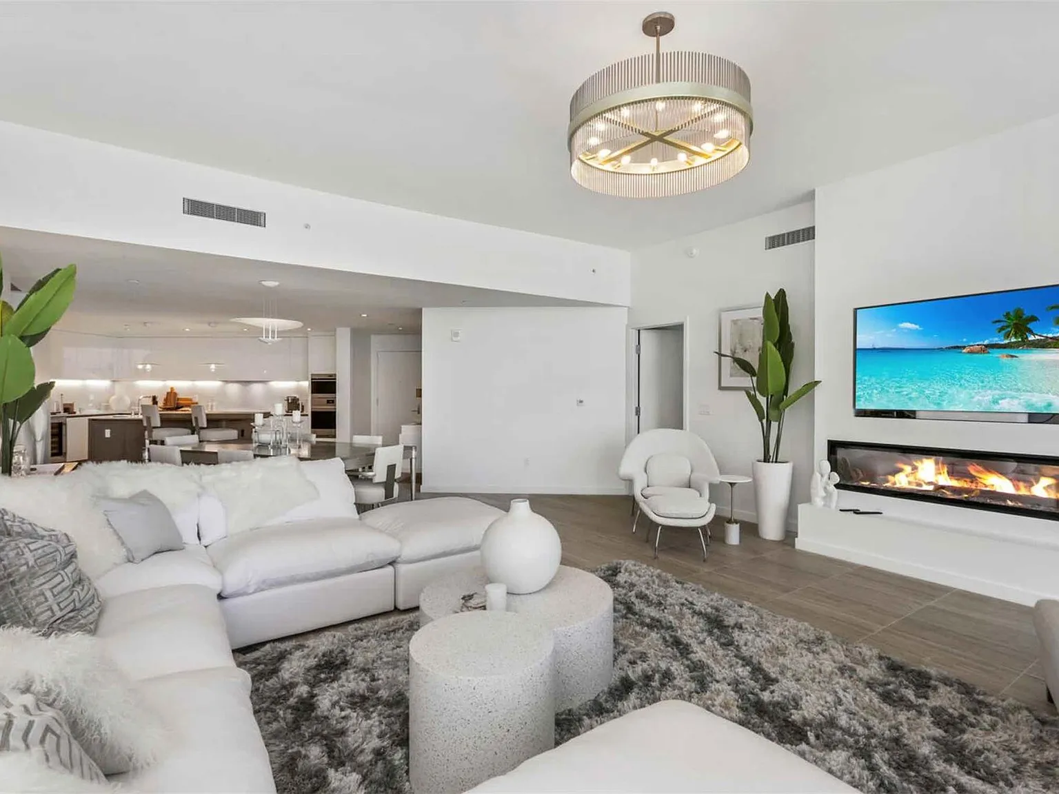 3 bed, 3.5 bath, 2340 sqft, $35,000 — Photo 4
