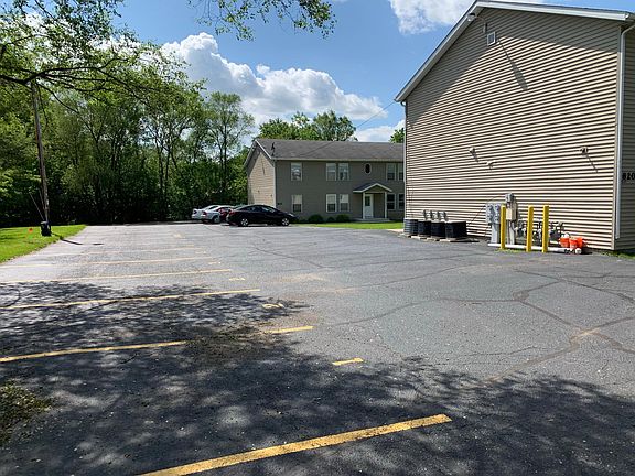 3rd image of 820 Lathrop Ter APT 4