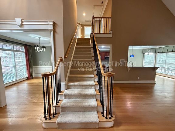 5th image of 2528 N Beech Ln