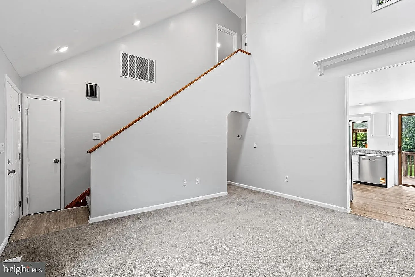 3 bed, 1344 sqft, $2,650 — Photo 2