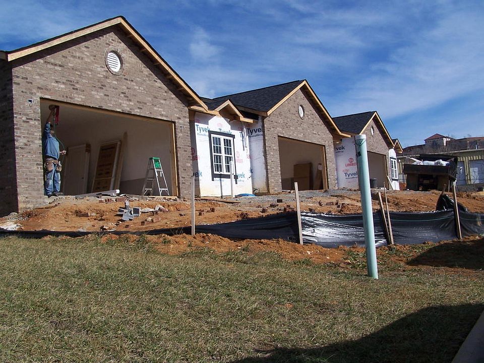 1st image of 35 Cardinal Ln