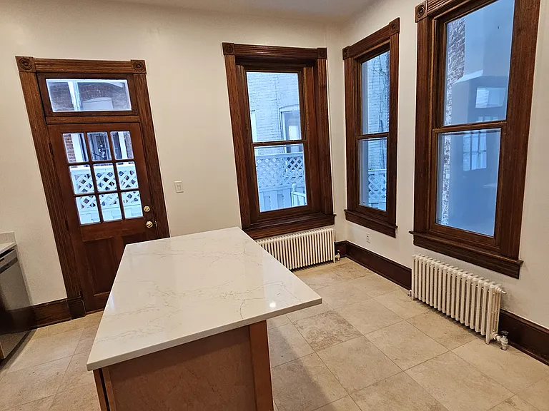 1st floor: kitchen island and breakfast table area