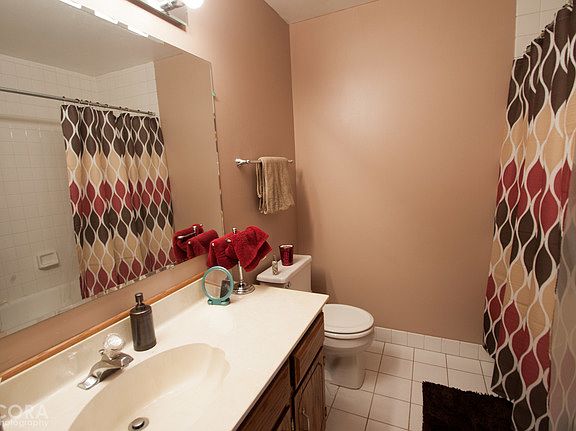 5th image of 5630 W 103rd St APT 305