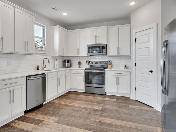 4th image of 261 Griffin Ln