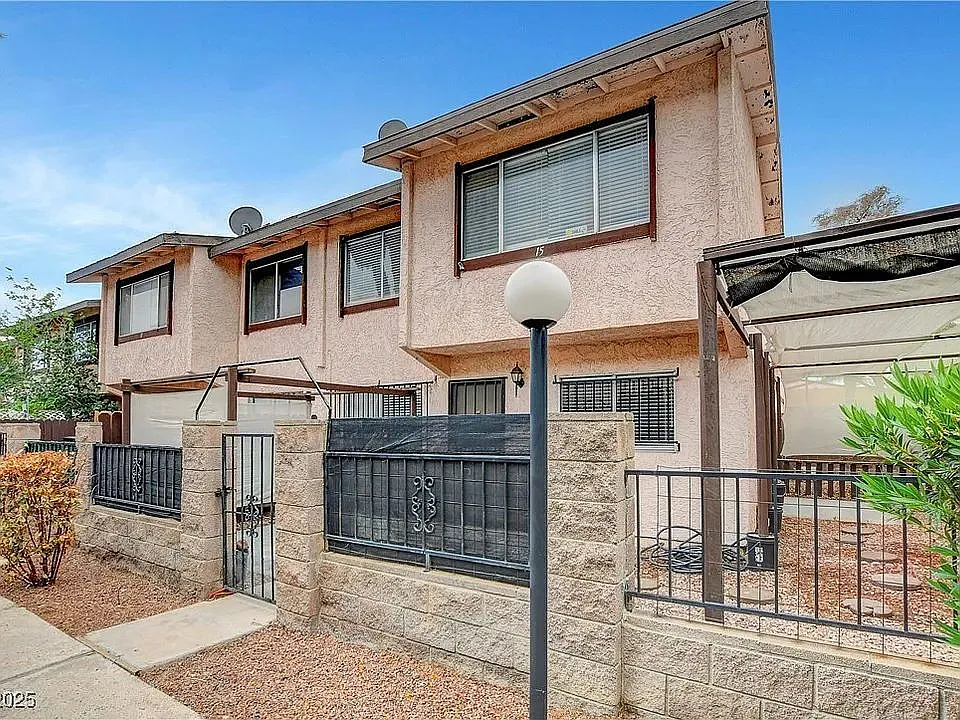 Building Photo - 4339 Spencer St #15
