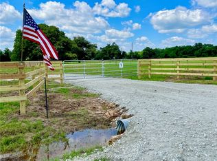 925 Kaechele Rd, Wallis, TX 77485