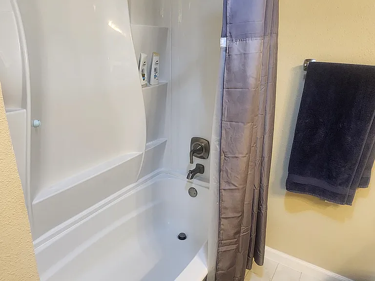 501 Bath St — Photo 17