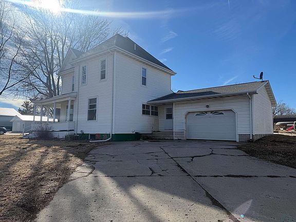 3rd image of 1102 3rd Ave