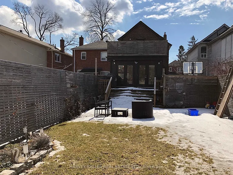 148 Roslin Ave — Photo 18