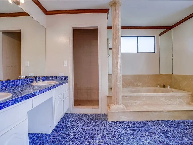 1307 Mackay Ln — Photo 36