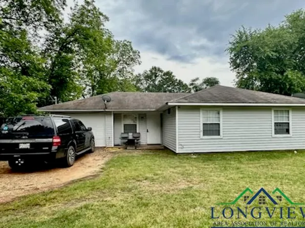 200 E Groves St, Big Sandy, TX 75755