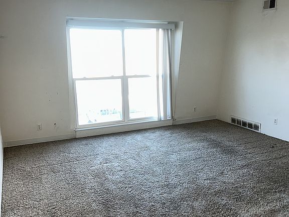 2nd image of 1450 Meadowview Dr #11317580