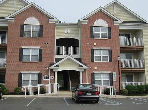 2nd image of 922 Cedar Ct #922