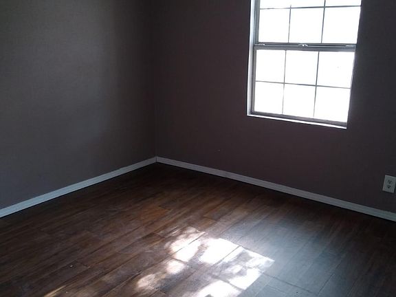 3rd image of 1421 Alamo St