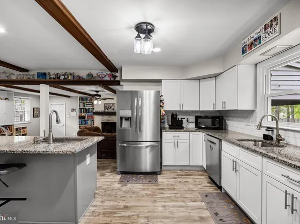 11 Forage Ln, Cherry Hill, NJ 08003
