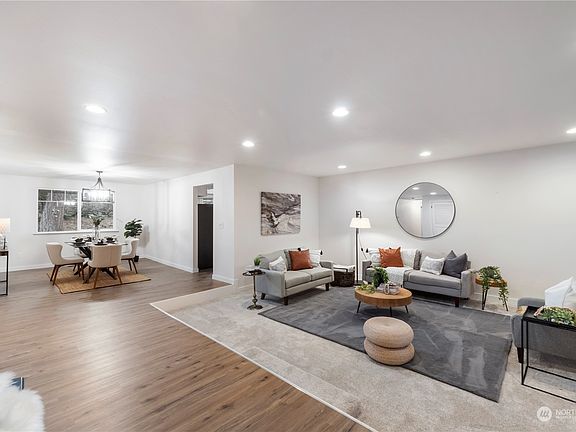 4th image of 12923 62nd Avenue E