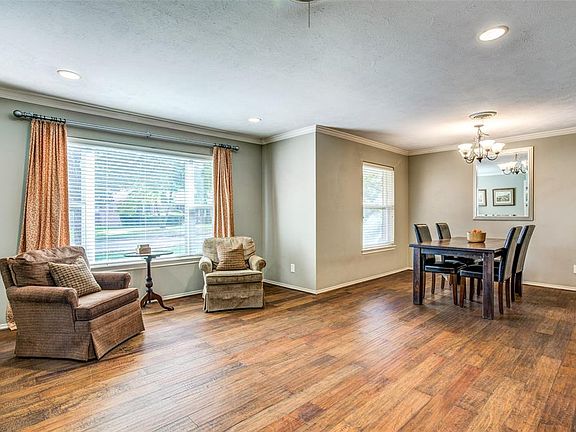 4th image of 10425 Royalwood Dr