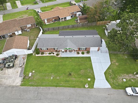 2nd image of 4625 Boxwood Dr.