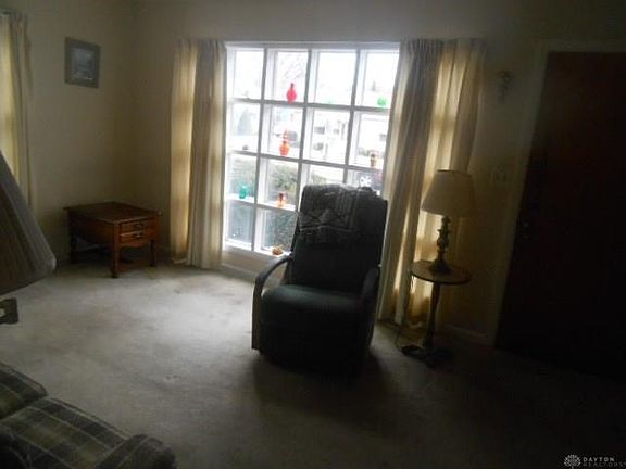 4th image of 880 Catherine St