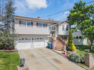 669 Gornik Dr, Perth Amboy, NJ 08861