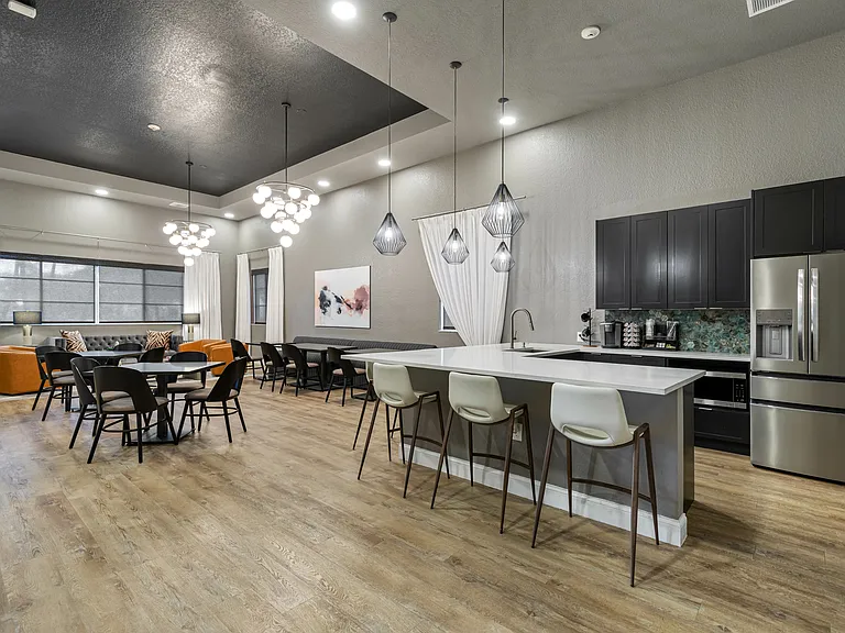 Bella Vista Apartments — Photo 26