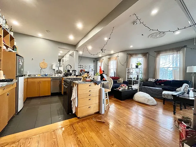 18 Sunset St — Photo 6