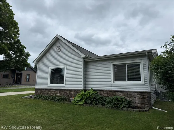 134 2nd St, Metamora, MI 48455