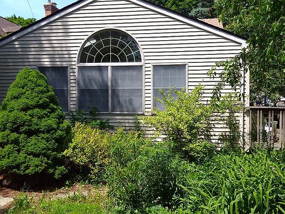 3rd image of 9616 Auburndale St