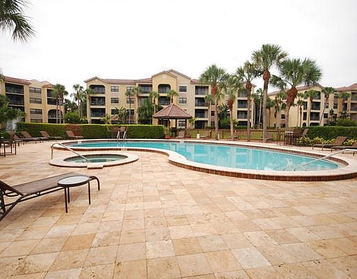 3rd image of 60 Uno Lago Dr