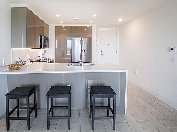 5th image of 2000 Metropica Way #407