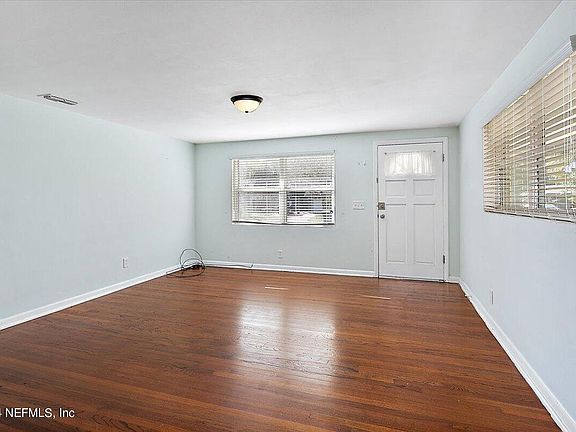 5th image of 8233 CIRCLE ST S Street S