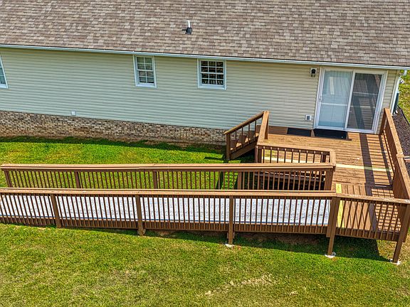 5th image of 135 Lauren Dr