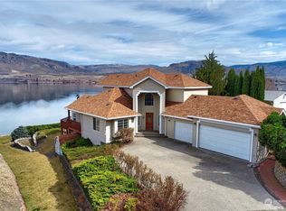 12 Nulton Ln, Oroville, WA 98844