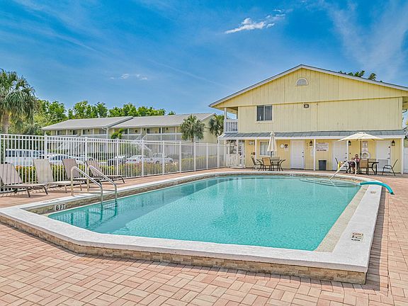 2nd image of 4633 Bayshore Dr APT M1