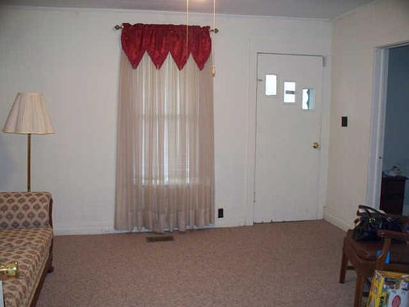 3rd image of 405 Carpenter St