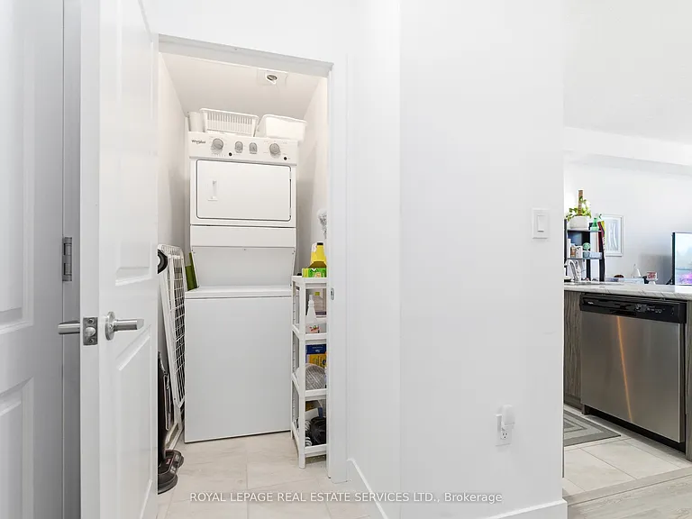 460 Dundas St E #221 — Photo 11